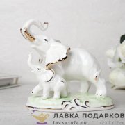 B-Ф / Статуэтка «Слоны на зеленой лужайке» белая с позолотой 13 см фарфор 7х13 см B627 
