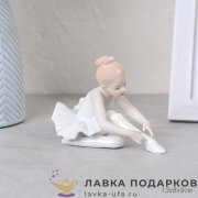 HP-Ф / Статуэтка «Юная балерина поправляет пуанты» пастель 13 см фарфор HP3174 
