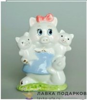 Фарфор / Фигурка года «Свинка - материнство» 10 х 08 см. пастель DIN_3106  