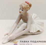 Seltmann / Статуэтка «Балерина в пачке поправляет балетки» 10 х 08 см. белая пастель ХР_3193 