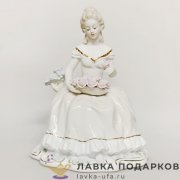 Seltmann / Статуэтка «Дама с корзинкой роз, сидит» 20 х 18 см. пастель ХР_3156 