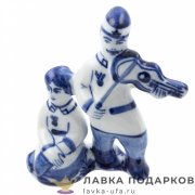 Гжель / Статуэтка «Вдали от дома» 13 х 10 х 05 см. авт. Денисов Г.В. 