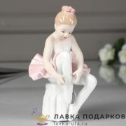Seltmann / Статуэтка «Юная балерина на пуфике готовится к выступлению» 13 х 09 см. розовый 483.8733 
