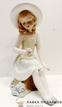 Seltmann / Фигурка «Девочка в шляпке сидит» 24 х 15 см. пастель лепнина ХР_3169 