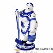 Гжель / Статуэтка Гжель «Хозяюшка со шваброй» 12х08 см — авт. Федоровская Т.Д. 