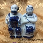 Гжель / Статуэтка «Дед и баба» 08 х 07 х 04 см. позолота авт. Неплюев В.В. 