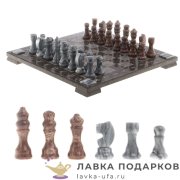 УК / Шахматы из камня с гравировкой «Торнамент» 36 х 36 см. мрамор + змеевик + лемезит  (в кейсе) 