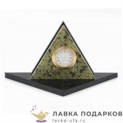 УК / Часы настольные из камня «Треугольник» 19 х 10 х 09 см. змеевик св.  7241 