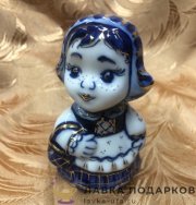 Гжель / Статуэтка Гжель «Красная Шапочка» 09х06 см (позолота) — авт. Еремина Л.Г. 