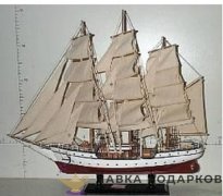 Макет - Парусная яхта «Success» L: 25 см. H: 35 см. черный борт + подставка дерево  5046 