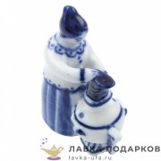 Гжель / Статуэтка «Ставит самовар» 08 х 06 х 03 см. авт. Азарова Л.П. 