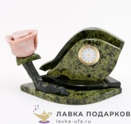 УК / Часы настольные из камня «Роза» 19 х 13 х 11 см. змеевик св. 3566 
